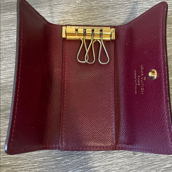 Louis Vuitton Brown Checkered Wallet with Burgundy Interior - Picture 4 of 4